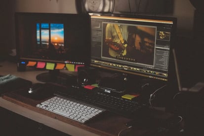 Computer with editing programs - pixx.io