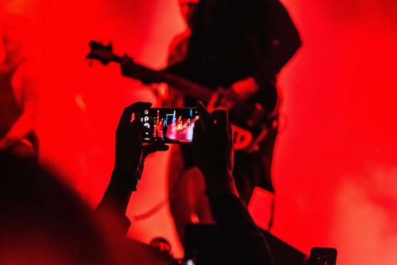Mobile phone recording a concert - pixx.io
